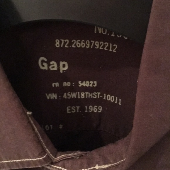 Long-sleeved button-down shirt. - Picture 3 of 4